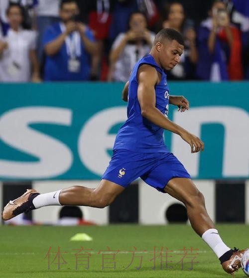 姆巴佩:我能踢所有的位置 会按照教练的安排踢球